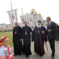 Блаженнейший Любомир высадил саженцы вишни в парке им. Иоанна Павла II во Львове