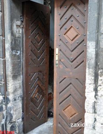Во Львове отреставрировали еще одну деревянную ворота